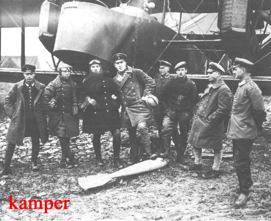 Personal der Kasta 24 1918 - Hans Kamper 4. von links