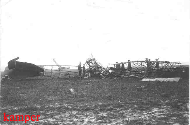 abgestürztes Flugzeug am 7. April 1918 - Hans Kamper starb in den Trümmern
